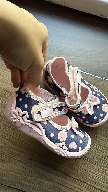 Детская обувь: Детская обувь, две пары. 1) Кроссовки/полуботинки Small Foot (Made in — 5
