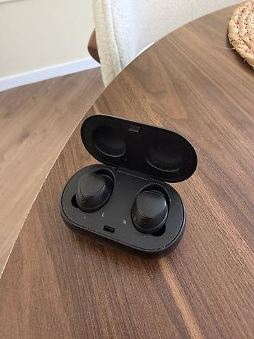 galaxy buds 4 pro: Samsung Galaxy Buds (qara) – tam simsiz qulaqlıq - Kompakt şarj qabı — 2
