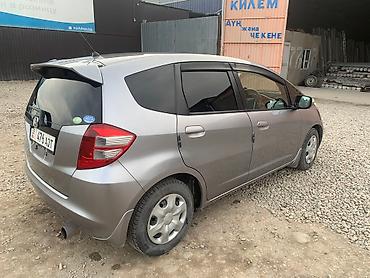 Honda: Honda Fit: 2010 г., 1.3 л, Вариатор, Бензин, Хэтчбэк — 4