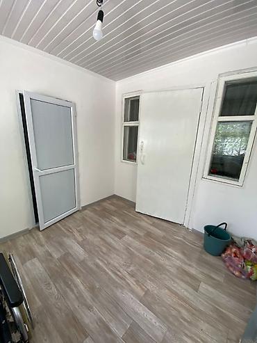 Продажа коттеджей и домов: 🏡 Продаётся дом с подвалом 📍 Бишкек, р-н Аламединский рынок 🛏️ — 7