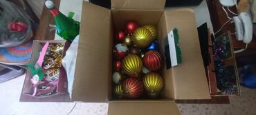 Үлпөт көйнөктөрү жана аксессуарлар: Набор новогодних украшений для елки. Состав: - Елочные шары разных