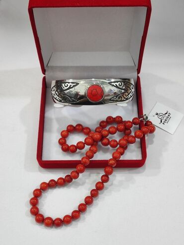 красный браслет: Серебряный Билерик+ Бусы с камнями Коралл Серебро 925 пробы Бусы 50