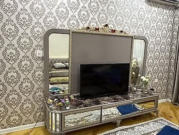 teve stent: Klassik üslubda TV stendi və böyük güzgülü konsol - Material: möhkəm — 1