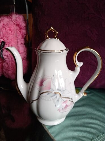 Čajnici: Bokal nov Zajecar porcelan 70te. Visina. 21cm. Zapremina. 0,8L