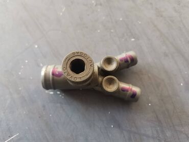 Auto delovi: Racva plina plasticna br.3. Polovno, očuvano. Skinuto sa rastavljenog — 1