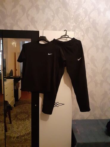 sport geyimlər: İdman dəsti Nike, XL (EU 42), rəng - Qara