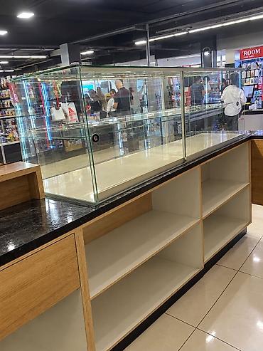 Mağaza avadanlığı: Səliqəli və yaxşı vəziyyətdə aptek və mağazalar üçün kassa və vitrin — 1