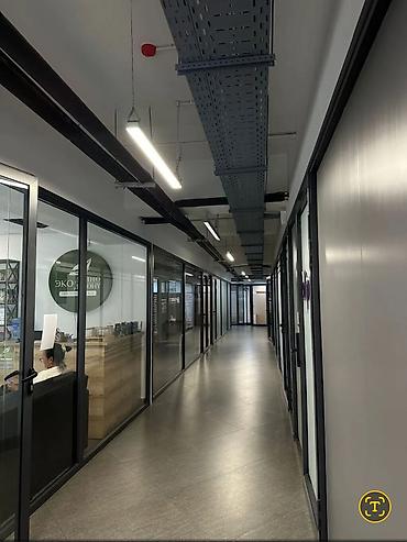зал: Аренда офисов, 48 м², В торговом центре — 8