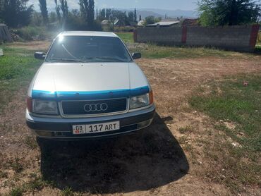 поворотник ауди 100: Серебристый седан Audi 100 с характерной решеткой радиатора с четырьмя