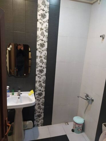 Ofislər: Nərimanov metrosuna yaxın təmirli 4 otağlı ofis 5 mərtəbəli binanın — 5