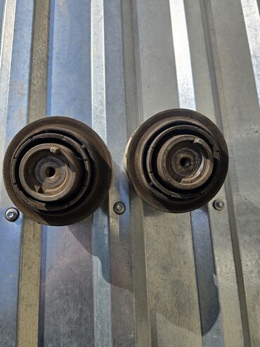 Другие детали салона: Продаю на Мерседес 210 Авангард: полики, амортизаторы, передние at lalafo.kg — 4 Другие детали салона: Продаю на Мерседес 210 Авангард: полики, амортизаторы, передние — 4