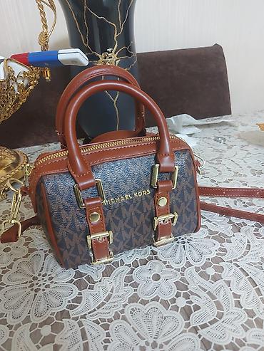 Michael Kors mini çanta - Model: mini barrel/box forması, MK