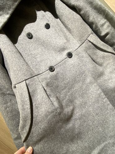 Paltolar: Mango palto. Boz rəng.3 dəfə geyilib.Çox gözəl,maraqlı və qeyri adi — 5