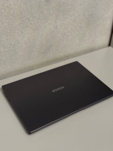 notebook satılır: Intel Core i5, 8 GB, 15.6 "