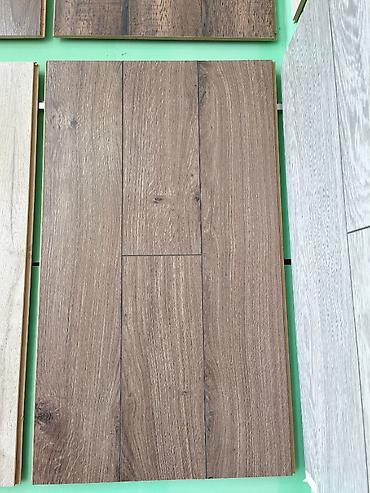 laminant: Təbii ağac fakturalı laminat döşəmə paneli - Rəng: isti tünd qəhvəyi — 1