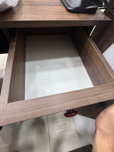 Rəf vitrinləri: Mağaza üçün vitrin/raf sistemi - Material: Lami­nət (ağac teksturalı — 20