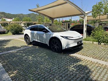 byd e1: Toyota bZ5: 2025 г., Электромобиль, Кроссовер — 2