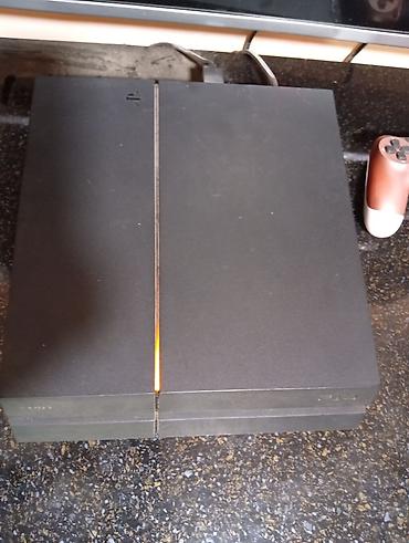 Sony PlayStation: Игровая консоль Sony PlayStation 4 (оригинальная версия, корпус чёрный — 1
