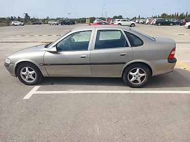 cruze radiator: Opel Vectra sedan kuzovlu minik avtomobil. Rəngi qızılı-bej — 1