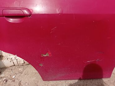 Кузовные детали: Задняя правая дверь Honda 2002 г., Б/у, цвет - Красный