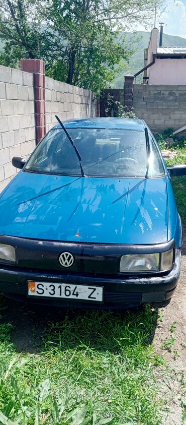 Volkswagen: Volkswagen Passat: 1989 г., 1.8 л, Механика, Бензин, Седан