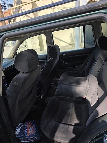 4 ayaq: Volkswagen Golf Variant (Universal) – yaşıl rəng Xüsusiyyətlər: - — 4