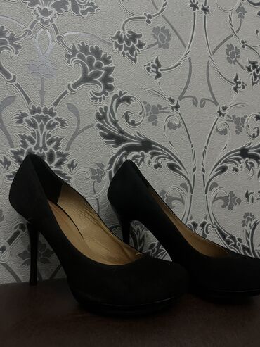 Женская обувь: Размер: 37/37.5 Цвет: Черный Цена: 500 сом Состояние: Б/У
