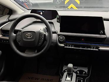 Продажа авто: Toyota Prius: 2025 г., 2 л, Вариатор, Гибрид, Лифтбек — 8