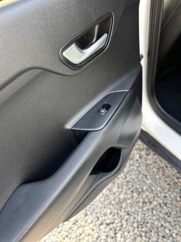 Kia: Kia Stonic: 2019 г., 1.6 л, Дизель, Хэтчбэк — 15