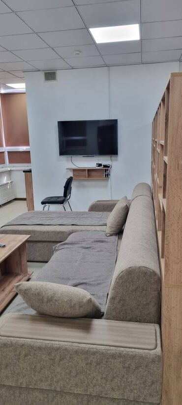 сдаю помещения ош: Сдаю Офис, 65 м², В бизнес центре, 1 линия, С оборудованием, С отдельной кухней