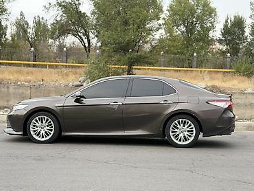 Продажа авто: Toyota Camry: 2017 г., Автомат, Гибрид, Седан — 5