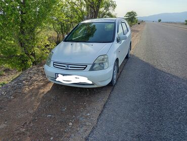 кияа рийо: Продается Honda Stream белого цвета, компактный минивэн с просторным