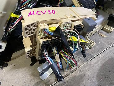 Капоты и комплектующие: Петли капота Toyota, Б/у, Оригинал — 23