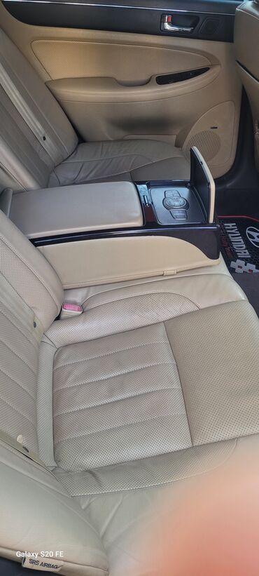 Hyundai: Hyundai Genesis: 3.8 l | 2010 il Sedan — 17