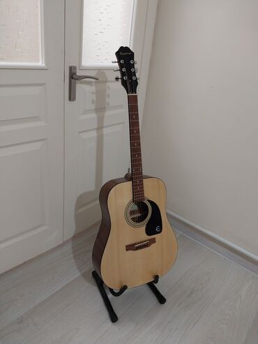 Гитары: Акустическая гитара Epiphone Songmaker DR-100. Светлый корпус с темной