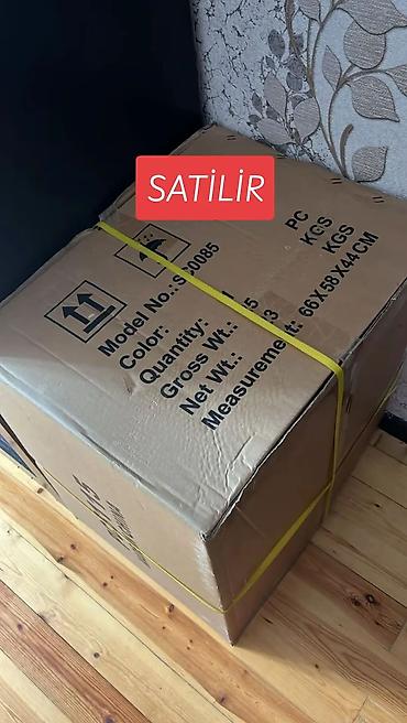 Bərbər və ya gözəllik salonu üçün güzgülü iş masası satılır. Model