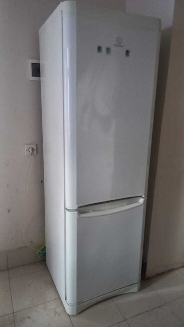 Soyuducular: 2 qapılı Indesit Soyuducu Satılır, rəng - Ağ