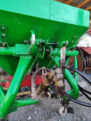 Пескоразбрасыватели: Продается разбрасыватель, навесной (Рум).состояние хорошее. объем до — 2