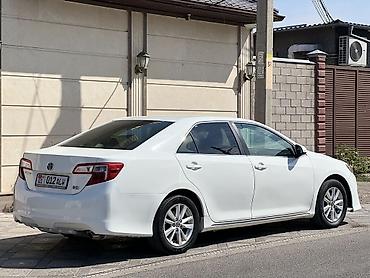 byd e2 2024: Toyota Camry: 2013 г., 2.5 л, Автомат, Гибрид, Седан — 4