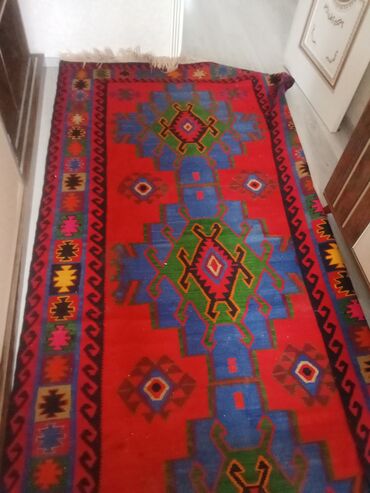 Laminat: Qədim üslubda xalça/kelagayi tipli xovsuz kilim - Parlaq qırmızı fon