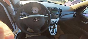 hyundai salon: Hyundai i10, ağ rəng, 5 qapı, kompakt hetçbek. Texniki və komfort — 6