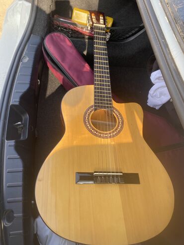 ozbek pulu: Klassik gitara, Yeni, Ünvandan götürmə