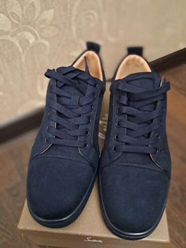 свадебная обувь: Продаю новые Louboutin (Лабутены)
Размер-47
Цена-3500сом