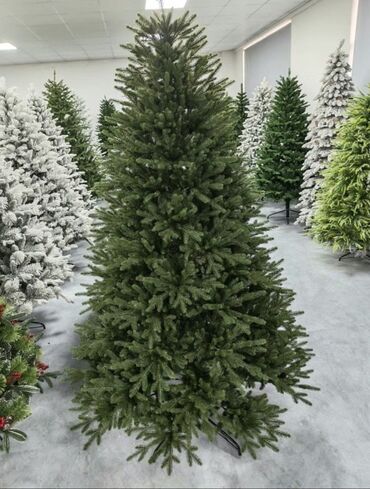 реалии: Искусственная новогодняя ель с литой хвоей высота 2,4 метра. -
