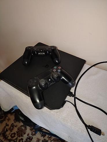 Sony PlayStation 4 Slim (чёрная) с двумя беспроводными геймпадами at lalafo.kg Sony PlayStation 4 Slim (чёрная) с двумя беспроводными геймпадами