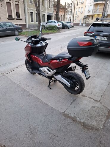 Honda: Honda Forza (serija maxi skutera) – crveno/crna - Snažan i ekonomičan — 12