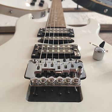 Гитары: Elektro-gitara Smiger S-G5 Simlərin sayı: 6 Üst: Cökə ağacı Qol — 3