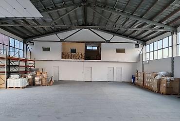 Magacini i radionice: Izdaje se prostrana i funkcionalna hala ukupne površine 420 m² ( 300 — 6