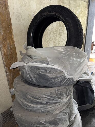 Шины: Шины 235 / 35 / R 19, Зима, Б/у, Комплект, Легковые, Япония, Bridgestone