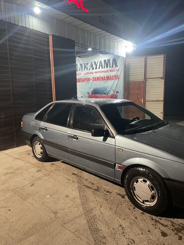 Volkswagen: Volkswagen Passat: 1991 г., 1.8 л, Механика, Бензин, Седан